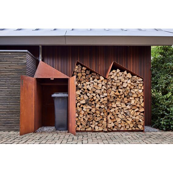 Toit de remise à bois avec porte