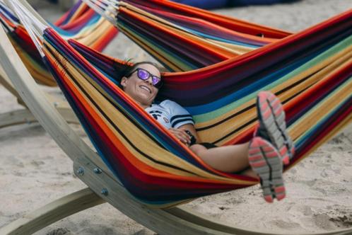 uit verhuur van tomorrowland: houten staander + braziliaanse hangmat