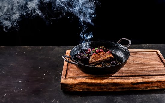 Forged Essentials snijplank acacia - medium 45 x 30 x H3,5CM