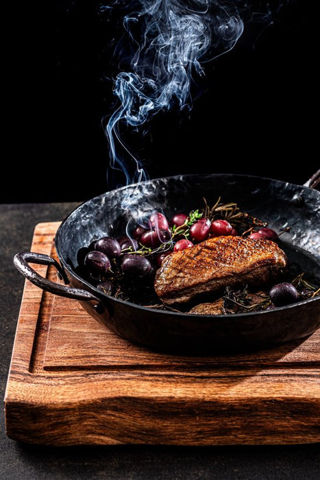 Forged Essentials snijplank acacia - medium 45 x 30 x H3,5CM